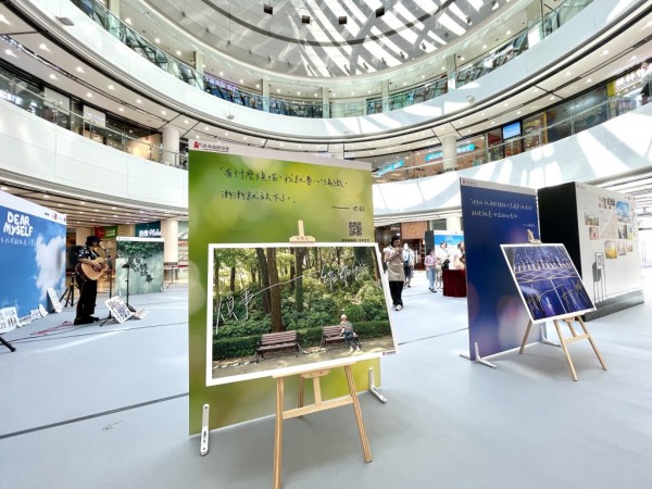香港傷健協會透過六個人生不同階段的圖文故事,分享自我關顧的經歷,讓大家在煩事中找到啟發與成長