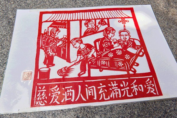 山东剪纸奶奶在杭州的幸福生活