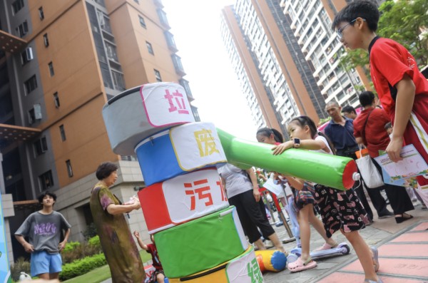 现场环境保护神锤手活动。受访者供图