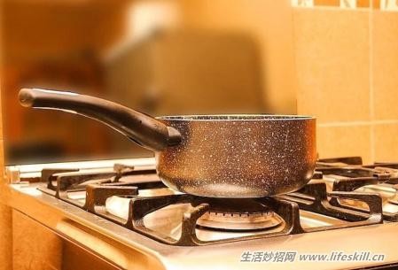 方便快捷清洁炉灶上的顽垢