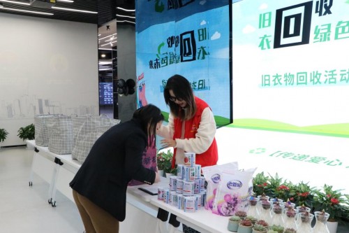 “旧衣回收，绿色未来”——旧衣物回收活动，在寒冷冬日，一起传递温暖！