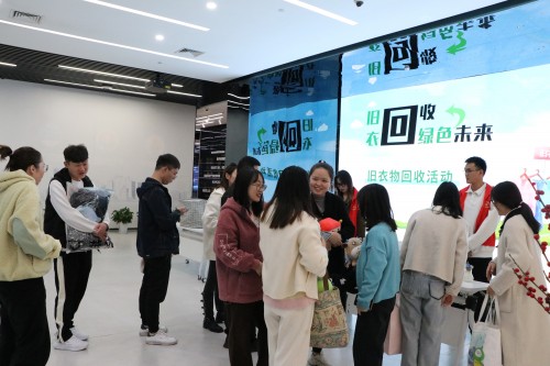“旧衣回收，绿色未来”——旧衣物回收活动，在寒冷冬日，一起传递温暖！