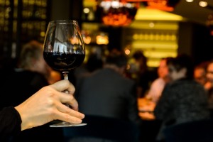 睡前喝红酒对女人有什么好处 睡前喝红酒多少毫升合适