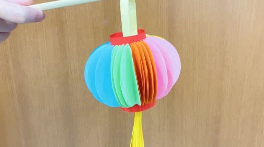教你做个彩色灯笼增添节日喜气