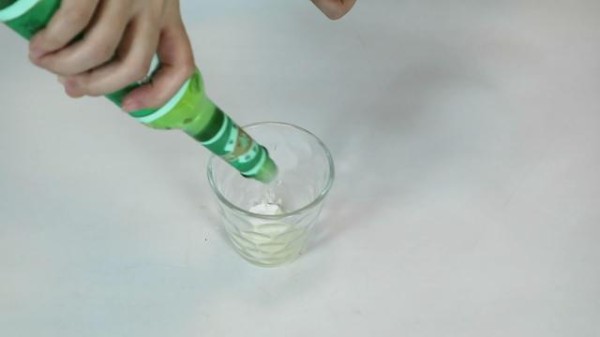 马桶臭气熏天？只需加它冲一冲，异味就消失了，好方法！