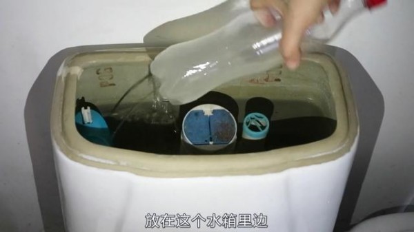 马桶臭气熏天？只需加它冲一冲，异味就消失了，好方法！