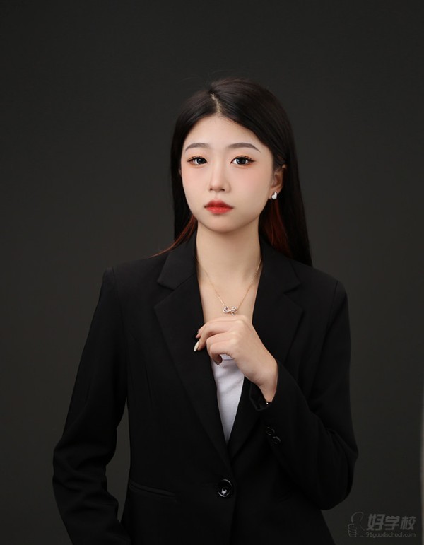 上海高级个人形象设计培训提升班 上海伊尚美薇化妆美甲纹绣皮肤管理培训学院