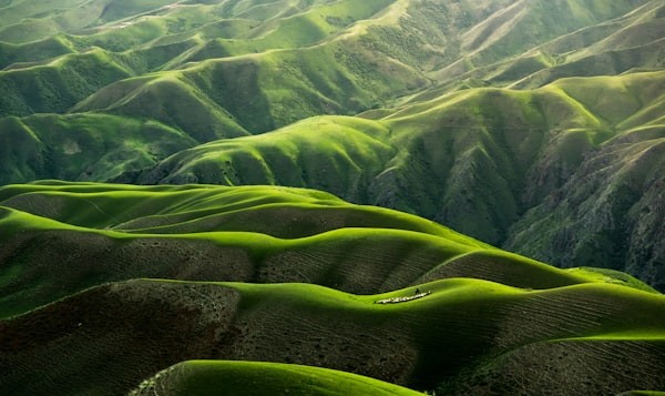 壮丽自然风景，展现美学中的和谐与平衡