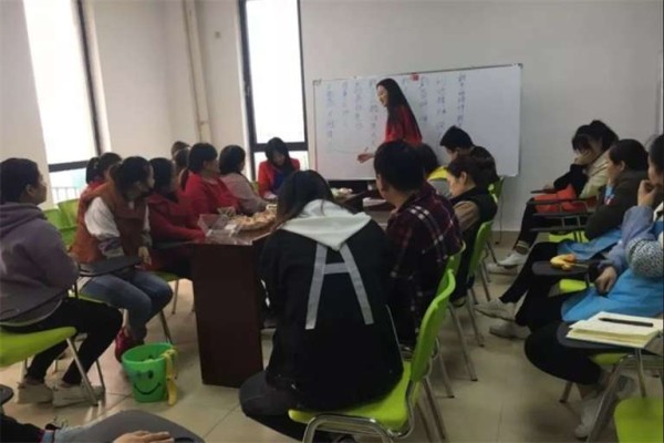 看淡生活态度揭秘：内心平和，智慧应对人生挑战