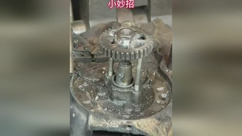 太厉害了，把齿轮焊接到变速箱上拆外壳