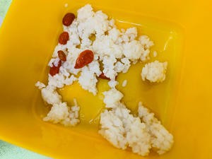 秋天的第一碗甜品——黑珍珠莲子银耳甜酒羹的做法 步骤2