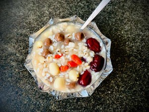 秋天的第一碗甜品——黑珍珠莲子银耳甜酒羹的做法 步骤5