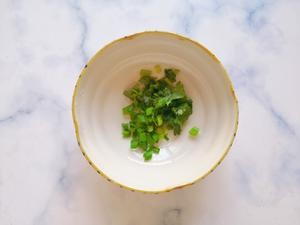 三分钟快手早餐——清汤面的做法 步骤1