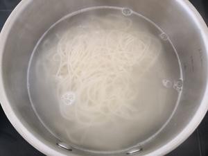 三分钟快手早餐——清汤面的做法 步骤6