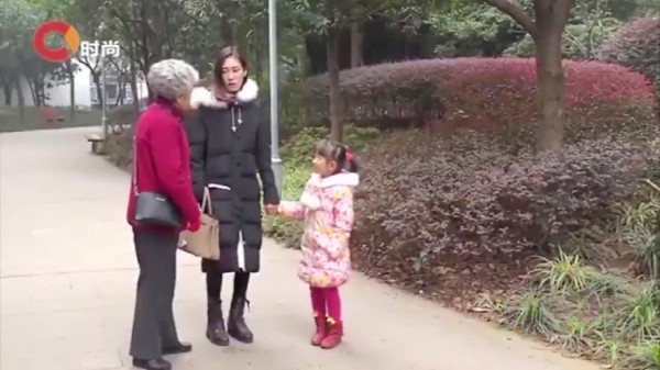 妻子谎称去找丈夫，瞒着家中婆婆，去和第三者生孩子