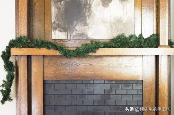 插花艺术：DIY手工制作一种自然的、朴实的假日花环装饰