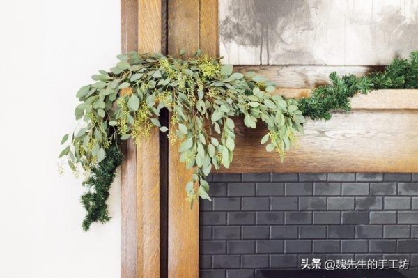 插花艺术：DIY手工制作一种自然的、朴实的假日花环装饰