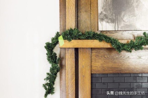 插花艺术：DIY手工制作一种自然的、朴实的假日花环装饰
