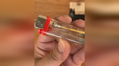 废旧打火机别扔！盐水电池石墨棒，教你自制电解点火器