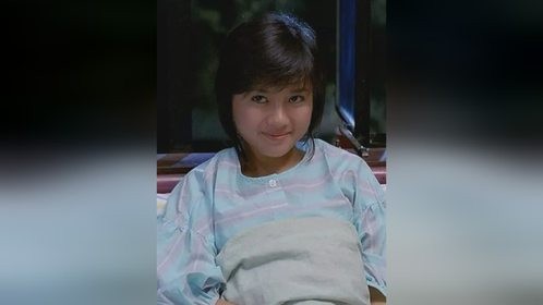 校长半夜检查女生宿舍，发现有个女同学，脚居然增长了50厘米