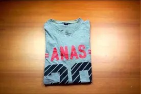3秒快速叠衣服的妙招!防皱又省空間! 別傻傻用旧的方法叠衣服了!视频封面