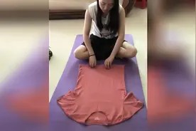 碉堡!教你3秒叠好衣服,必学技能!视频封面