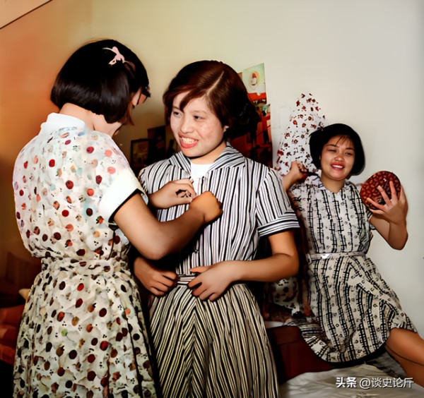 1956年的北京第二棉纺织厂集体宿舍，看看那时女工的生活模样！