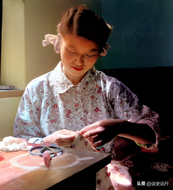 1956年的北京第二棉纺织厂集体宿舍，看看那时女工的生活模样！