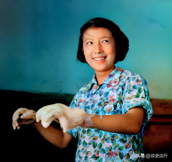 1956年的北京第二棉纺织厂集体宿舍，看看那时女工的生活模样！