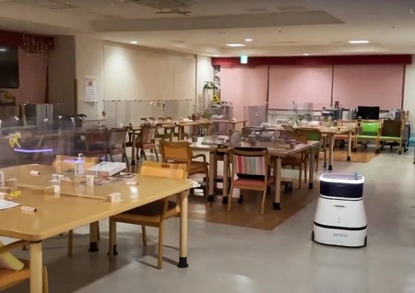 商用清洁机器人：助力护理机构提升清洁效率