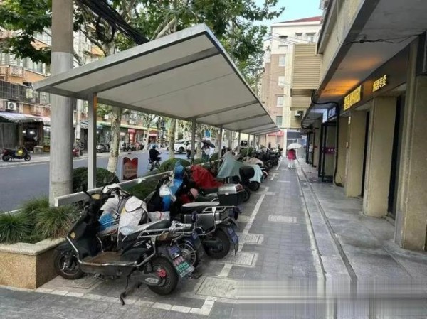 终于明白了，电动车“每天充”和“用完充”，哪一个更伤电池？-有驾