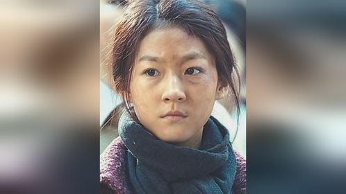 女孩只要不听话，就会被遭受虐待