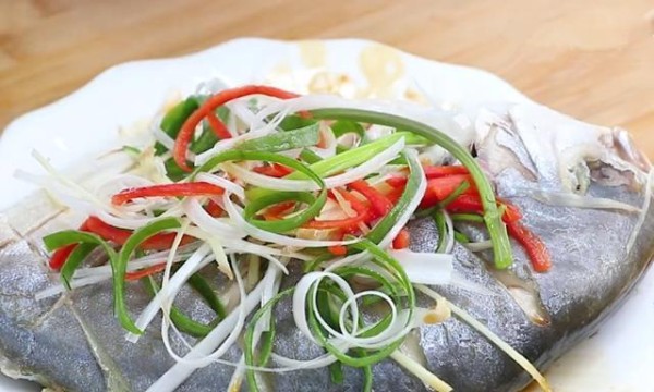 冷冻大黄花鱼的美味烹饪法（简单又可口的家常菜肴） 第3张