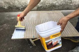 想用地砖贴墙,工人反问我:地砖上墙坑了那么多人,还不长记性?图片