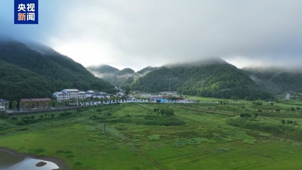高温“烤”验催热“清凉经济” 避暑秘境+防晒科技走俏「相关图片」