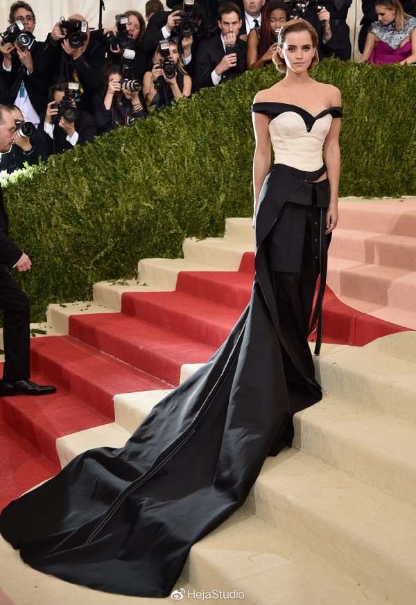 CALVIN KLEIN Emma Watson - dress from recycled plastic bottles