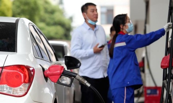 为什么老司机开车油耗低？学会这5个技巧，省油20%！-有驾