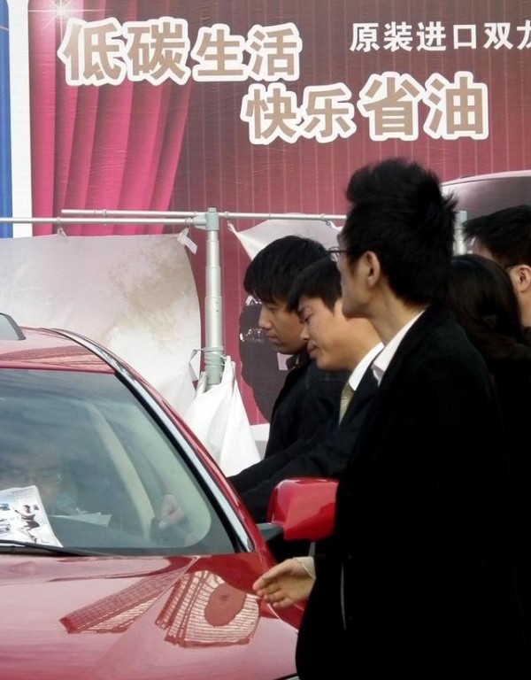 为什么老司机开车油耗低？学会这5个技巧，省油20%！-有驾