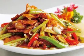 烧椒肉片的家常做法,开胃解馋又下饭,厨房小白也能快速学会图片
