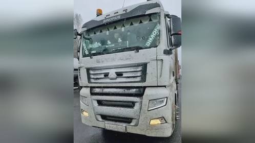 考验刚刚开始，在俄罗斯冰天雪地的冬季驾驶中国卡车