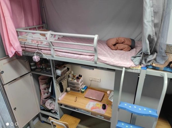 大一新生宿舍整理一个人的一个下午
