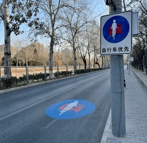 行车礼仪全解析：文明驾驶指南-有驾