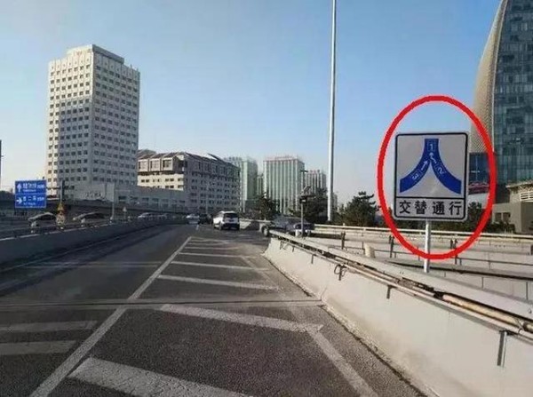 行车礼仪全解析：文明驾驶指南-有驾
