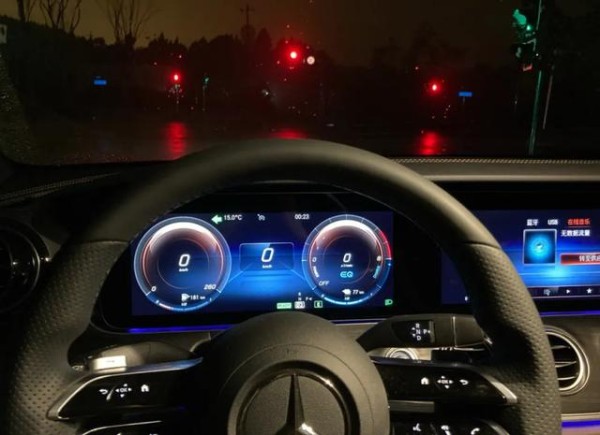车内放什么防身工具不违法？交警：这几种随便带，不怕查-有驾