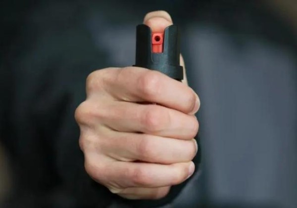 车内放什么防身工具不违法？交警：这几种随便带，不怕查-有驾