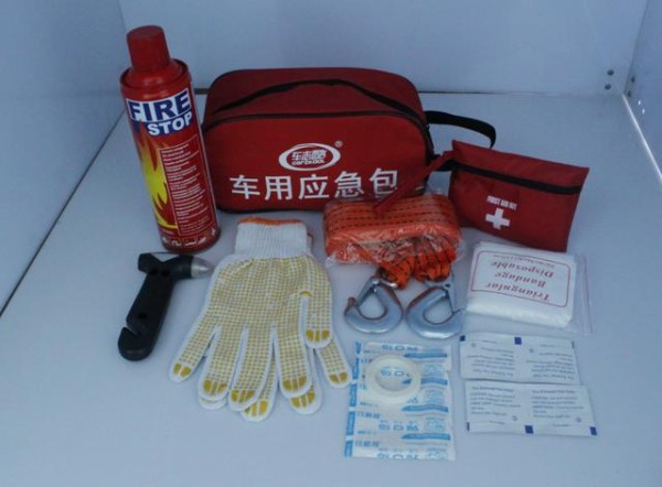 车内放什么防身工具不违法？交警：这几种随便带，不怕查-有驾