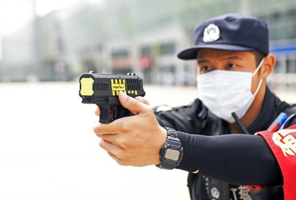 车内放什么防身工具不违法？交警：这几种随便带，不怕查-有驾