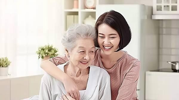 “吃饭八分饱”错了？医生提醒：65岁后老人吃饭要尽量做到这5点