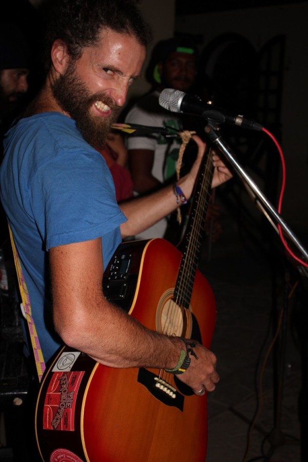 how to travel with no money - trade your skills - guitar