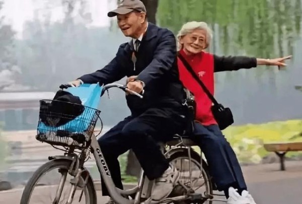 不要驾照的人性化出行方案，不查车、不罚款，适合60岁以上长者-有驾